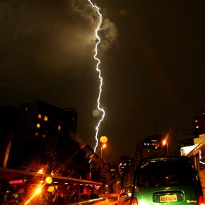 Saiba o que fazer para se proteger de uma tempestade de raios Saiba o que fazer para se proteger de uma tempestade de raios