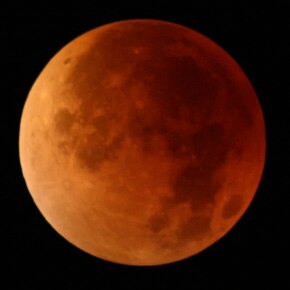 O eclipse total da Lua O eclipse total da Lua