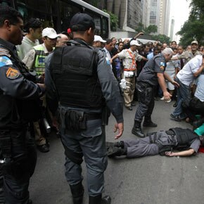 Ladrão mata PM no Rio Ladrão mata PM no Rio