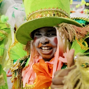 Os desfiles das escolas de samba de São Paulo e do Rio de Janeiro