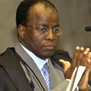 A trajetória do ministro do STF Joaquim Barbosa A trajetória do ministro do STF Joaquim Barbosa