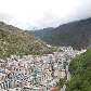KANDING - Kanding vista de cima: espremida no vale, a cidade já mudou muito sua cara tibetana