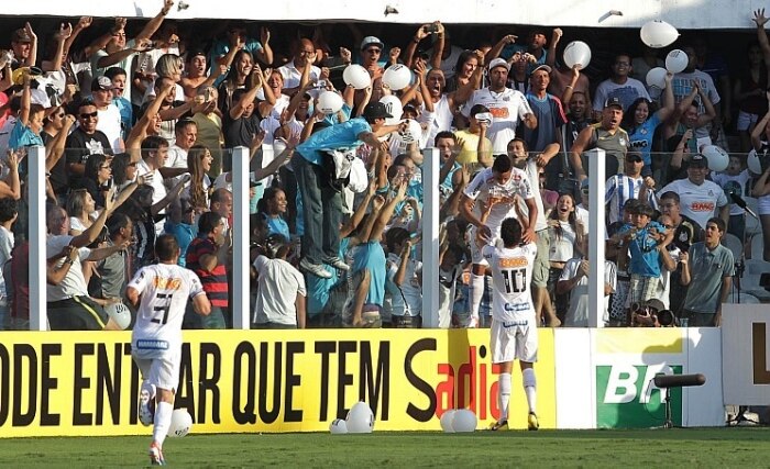 Santos recebe Corinthians dois meses após semifinal da Libertadores