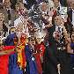 Puyol ergue a taça de campeão da Liga dos Campeões para o Barcelona Puyol ergue a taça de campeão da Liga dos Campeões para o Barcelona