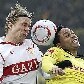 O brasileiro Antonio da Silva, do Borussia Dortmund, disputa bola com Sven Schipplock, do Stuttgart