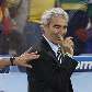 Parreira cumprimenta ao técnico da França, Raymond Domenech, que tira a mão Parreira cumprimenta ao técnico da França, Raymond Domenech, que tira a mão