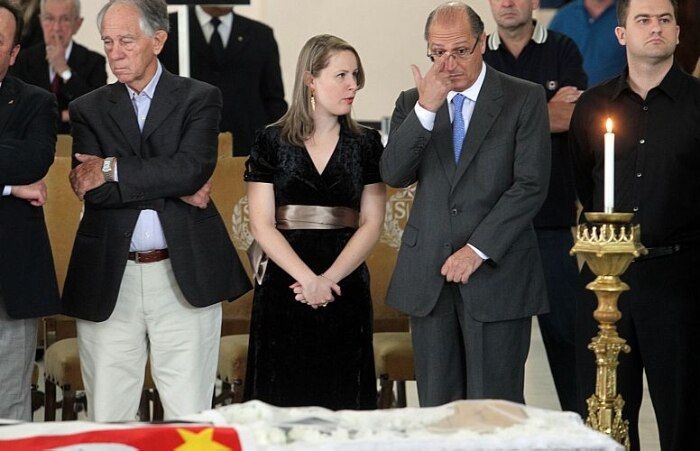 Alckmin comparece ao velório do ex-governador