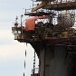 Plataforma de petróleo inclina na Baía de Guanabara