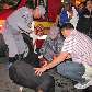 Homem ferido é resgatado pelos bombeiros no final da Parada Gay, em São Paulo. 07/06/2010 Homem ferido é resgatado pelos bombeiros no final da Parada Gay, em São Paulo. 07/06/2010