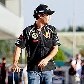 Bruno Senna e o companheiro Vitaly Petrov caminham pelo paddock