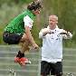 Marcelo Moreno salta em treino do Werder Bremen, na pré-temporada