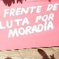 Com faixas, moradores se reúnem na Praça General Craveiro Lopes