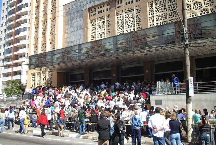 Fiéis visitam a paróquia de São Judas Tadeu na avenida Jabaquara,em São Paulo .28/10/2010