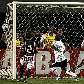 Elias toca na bola para marcar o segundo gol do Corinthians contra o São Paulo, de Jean e Rogério Elias toca na bola para marcar o segundo gol do Corinthians contra o São Paulo, de Jean e Rogério