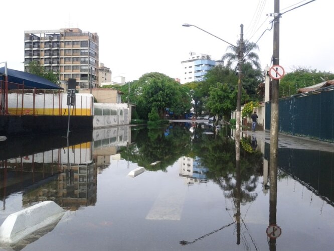 Alagamento na zona oeste de São Paulo.14/11/2011