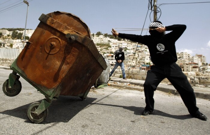 Palestinos enfrentam forças de segurança israelitas em Jerusalém; 11 pessoas foram presas