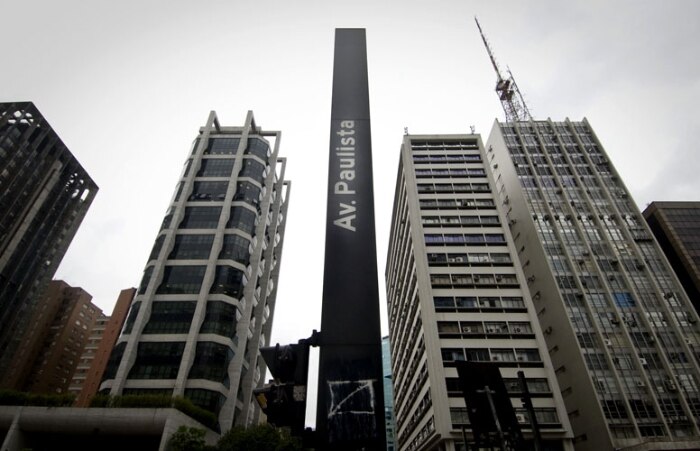 Internautas enviam fotos da Avenida Paulista, que completa 120 anos