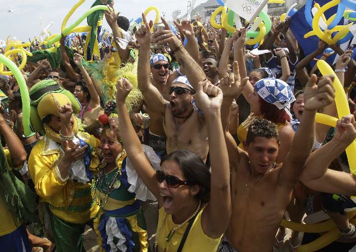 Cariocas comemoram escolha do Rio como sede para a Olimpíada de 2016