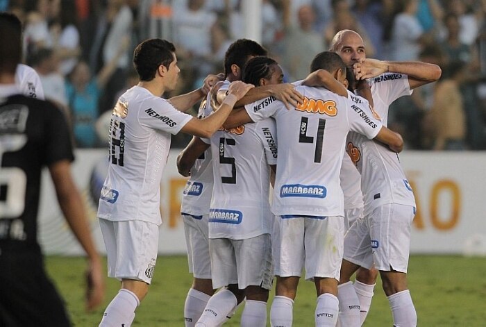 Santos recebe Corinthians dois meses após semifinal da Libertadores
