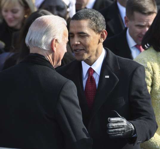 Obama comemora com o vice-presidente Biden