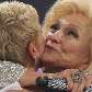Hebe recebe o carinho de Xuxa em um dos intervalos da gravação Hebe recebe o carinho de Xuxa em um dos intervalos da gravação