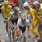 Os irmãos Frank e Andy Schleck travam um verdadeiro duelo com Alberto Contador nos metros finais Os irmãos Frank e Andy Schleck travam um verdadeiro duelo com Alberto Contador nos metros finais