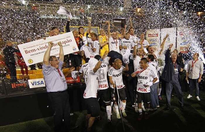 Os lances de uma partida histórica: Corinthians campeão invicto da Libertadores