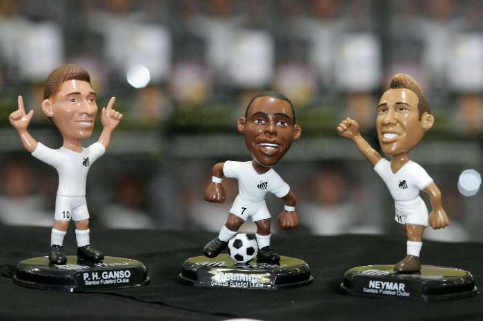 Santos lança bonecos de Robinho, Neymar e Ganso