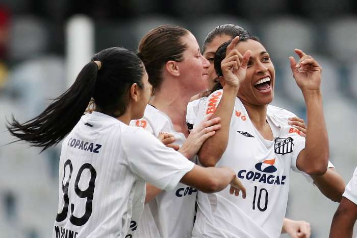 Marta comemora gol em Santos 3 x 1 Everton (CHI) pela Libertadores