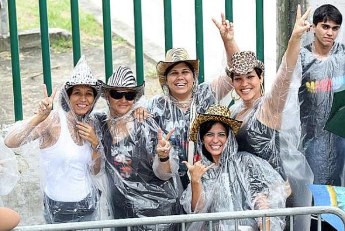 Fãs da Madonna aguardam show no Maracanã