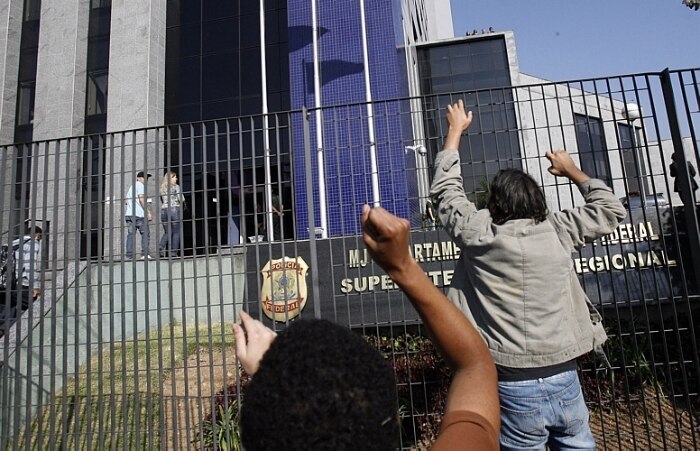 Alunos da Unifesp são detidos após assembleia estudantil