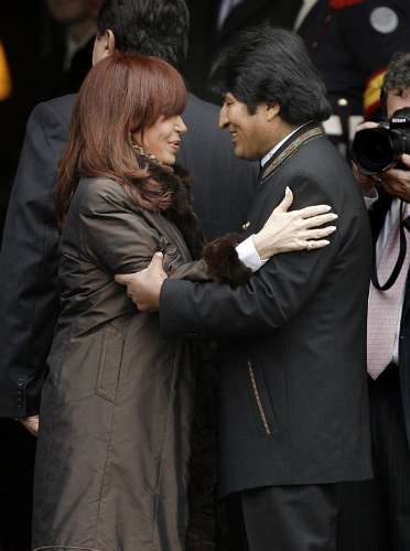 Evo Morales, da Bolívia, chega para cúpula da Unasul e é recebido por Cristina Kirchner