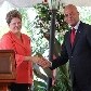 Dilma chega ao Haiti e é recebida com festa