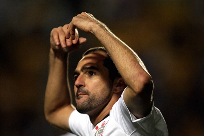 Corinthians vira sobre o Náutico no Pacaembu e reage no Brasileiro