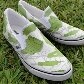 Designer investe em marca de tênis com estampas de pés de zumbi a corujas
