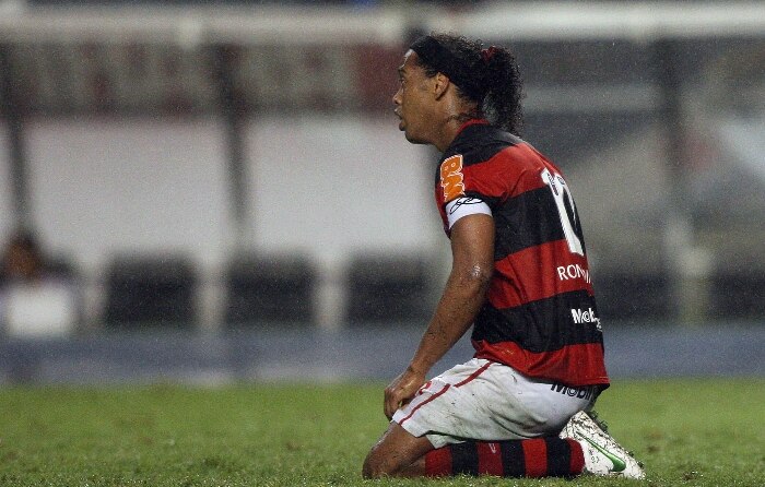 Atacante entra na Justiça para se desligar do clube após um ano e cinco meses