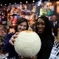 Em evento paralelo, estudantes de Harvard apresentaram bola que acumula energia quando chutada