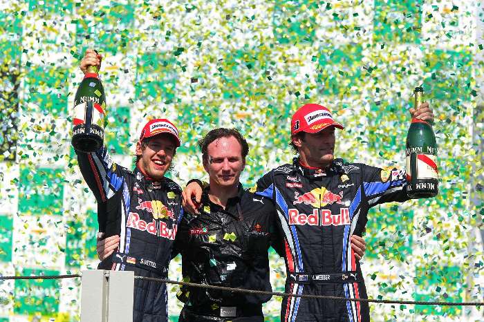 Vettel, Horner e Webber comemoram a dobradinha no pódio do GP do Brasil
