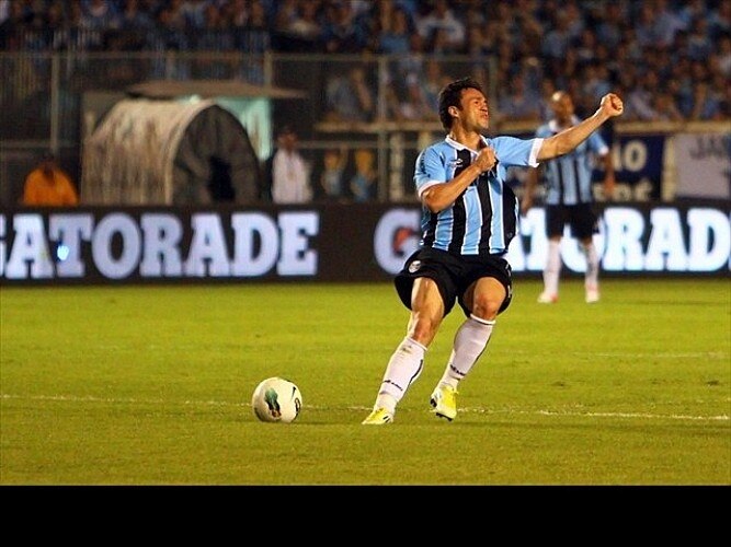 Palmeiras bate Grêmio no Olímpico e está perto da final