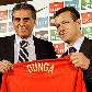 Carlos Queiroz dá camisa de Portugal a Dunga Carlos Queiroz dá camisa de Portugal a Dunga