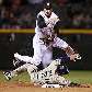 Stewart, dos Rockies, arremessa bola após eliminar Giles, dos Padres Stewart, dos Rockies, arremessa bola após eliminar Giles, dos Padres