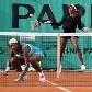 As irmãs Williams fazem jogo de duplas no torneio de Roland Garros, pelas quartas-de-final em Paris