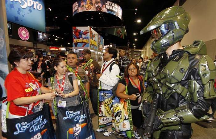 Modelo se apresenta como personagem do game Halo