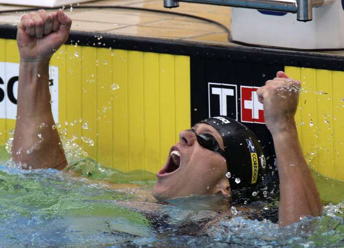 Cesar Cielo comemora vitória e recorde sul-americano nos 100 m livres