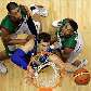 Splitter disputa a bola durante vitória do Brasil por 92 a 61 sobre o México