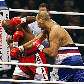 Holyfield se esquiva de golpe de Valuev