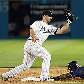 Dan Uggla, do Florida Marlins, defende a bola mas não elimina Tony Gwin, do San Diego Padres