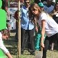 Gisele Bundchen planta árvore e fala com crianças no Green Nation Fest Gisele Bundchen planta árvore e fala com crianças no Green Nation Fest