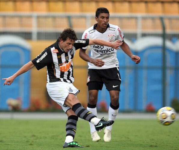 Elano empata para o Santos aos 42 do primeiro tempo. 20/02/2011