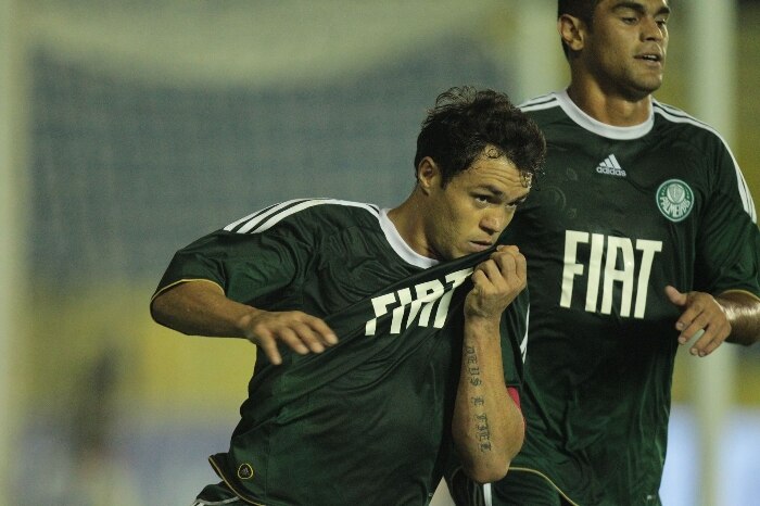 Kléber marcou dois gols na vitória do Palmeiras em cima do Santo André
